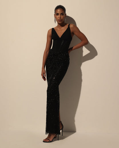 BLACK CORSET WITH DEEP V-NECKLINE