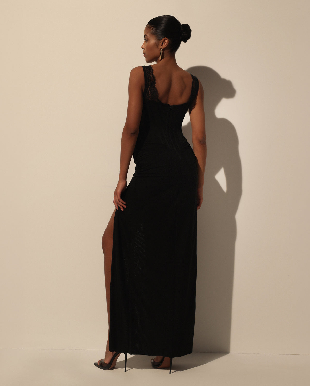BLACK MAXI DRESS WITH CORSET BODICE AND SLIT