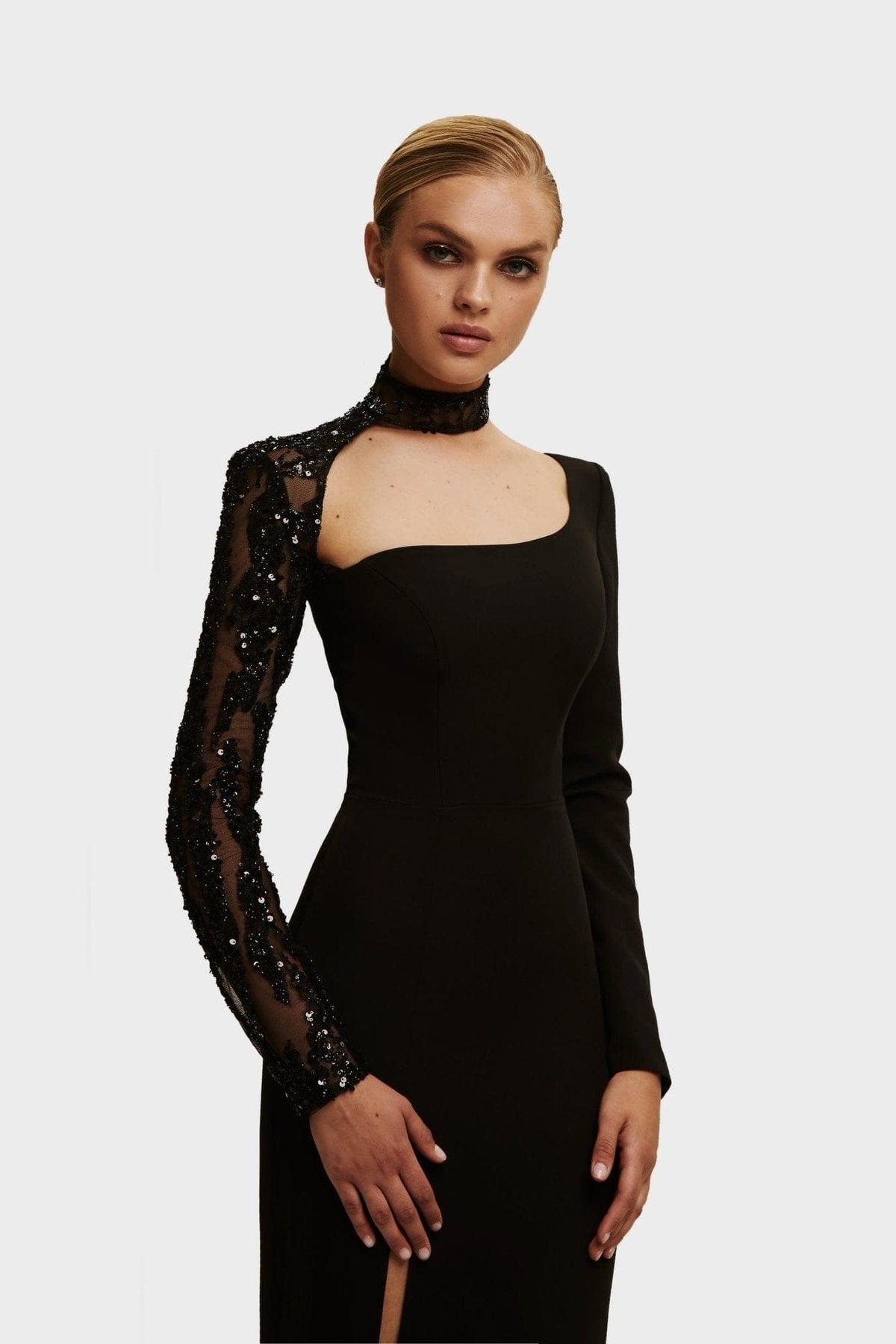TRUMPET GOWN WITH DETACHABLE SLEEVE