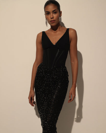 BLACK CORSET WITH DEEP V-NECKLINE