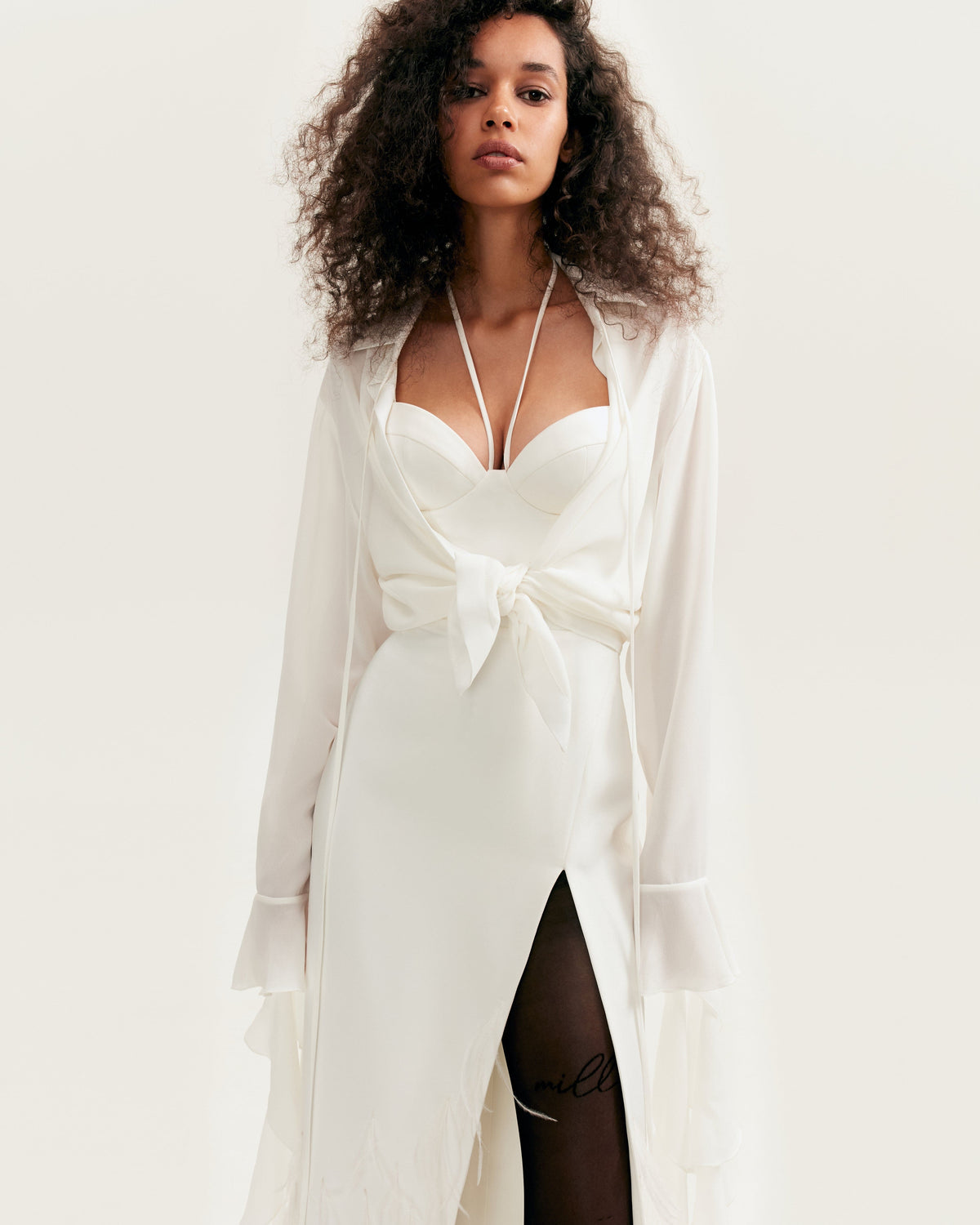 WHITE COCKTAIL DRESS DECORATED WITH FEATHERS, XO XO