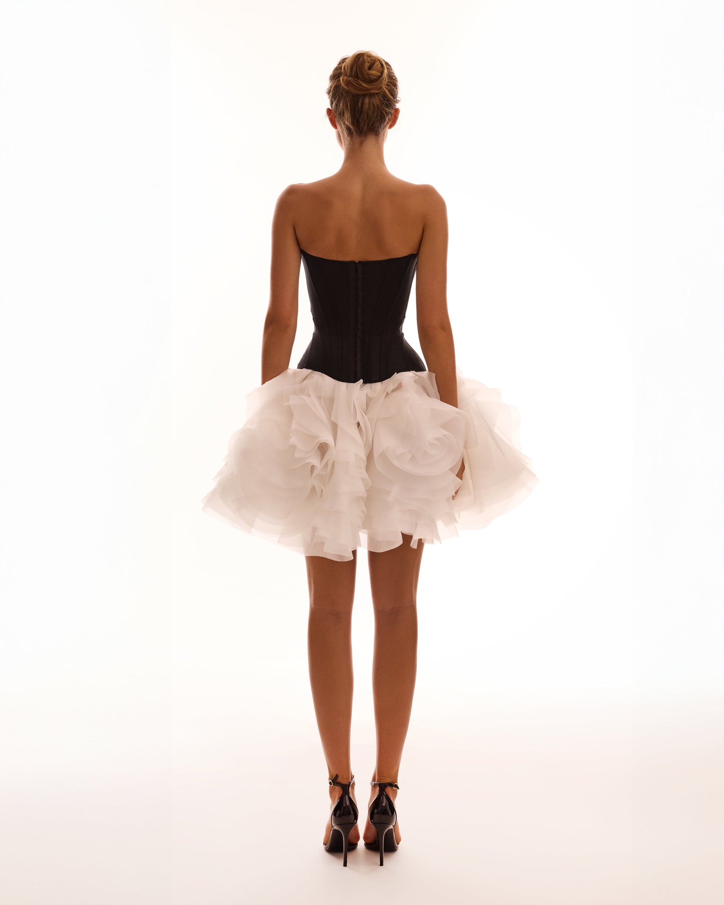 SMART HEART-SHAPED BLACK CORSET MINI SKIRT WITH WHITE FLOWER APPLIQUES