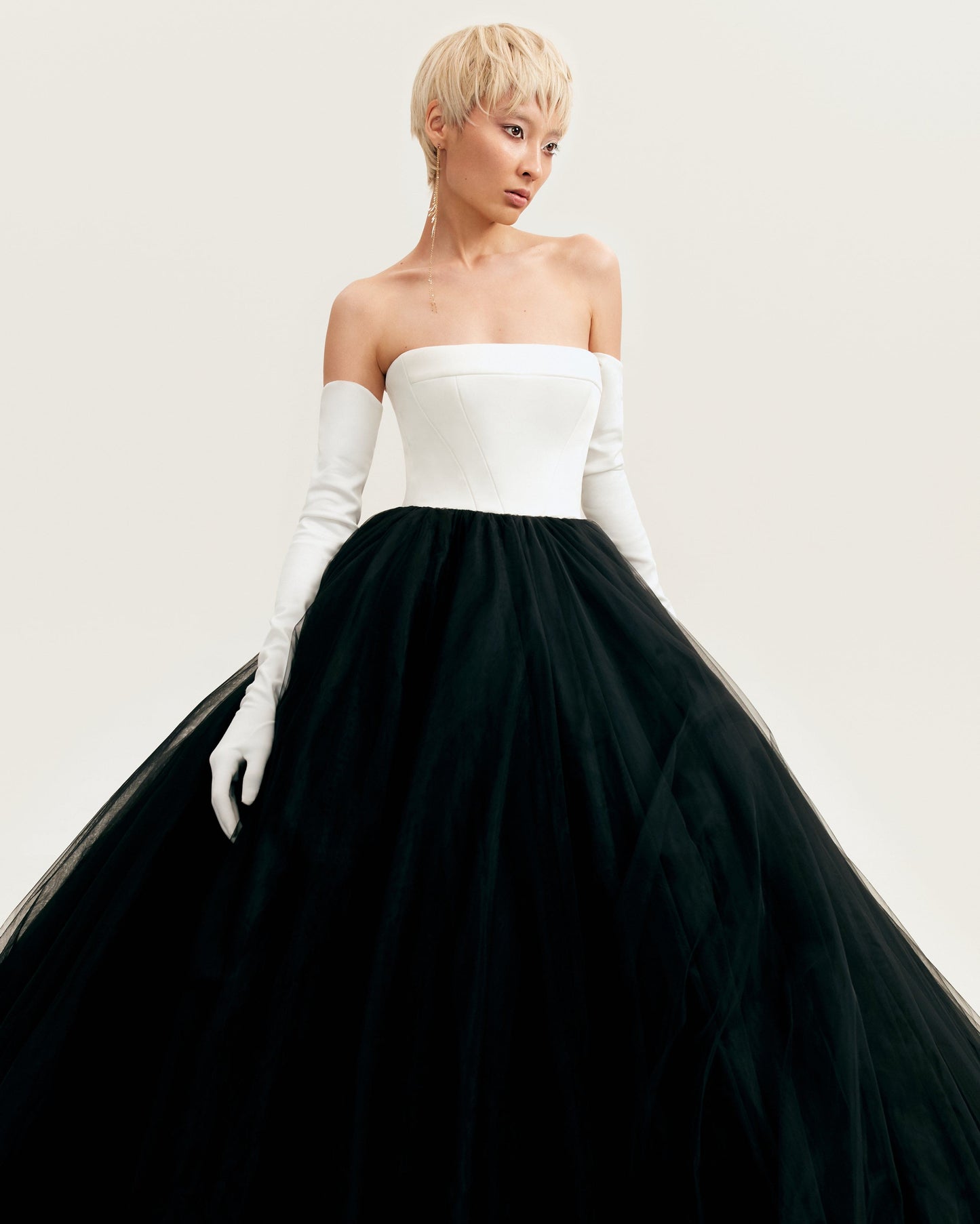 B&W TULLE EVENING SET WITH GLOVES